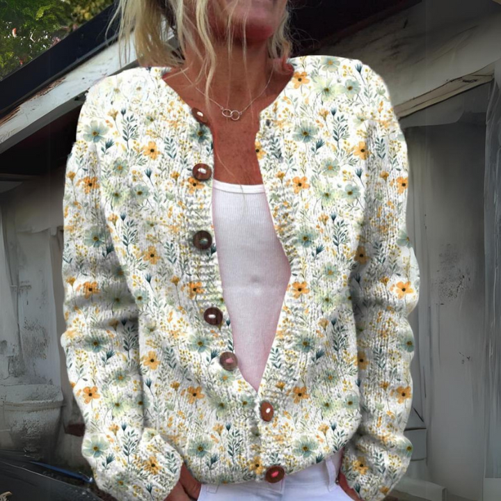 Dames gebloemde cardigan met elegante knoopdetails en bloemenprint. Comfortabele, stijlvolle vrouwenmode.