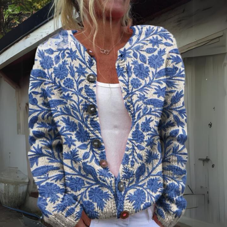 Multikleurige bloemenprint op dames cardigan. Zachte stof met elegante knoopjes; ideaal voor casual of stijlvol.