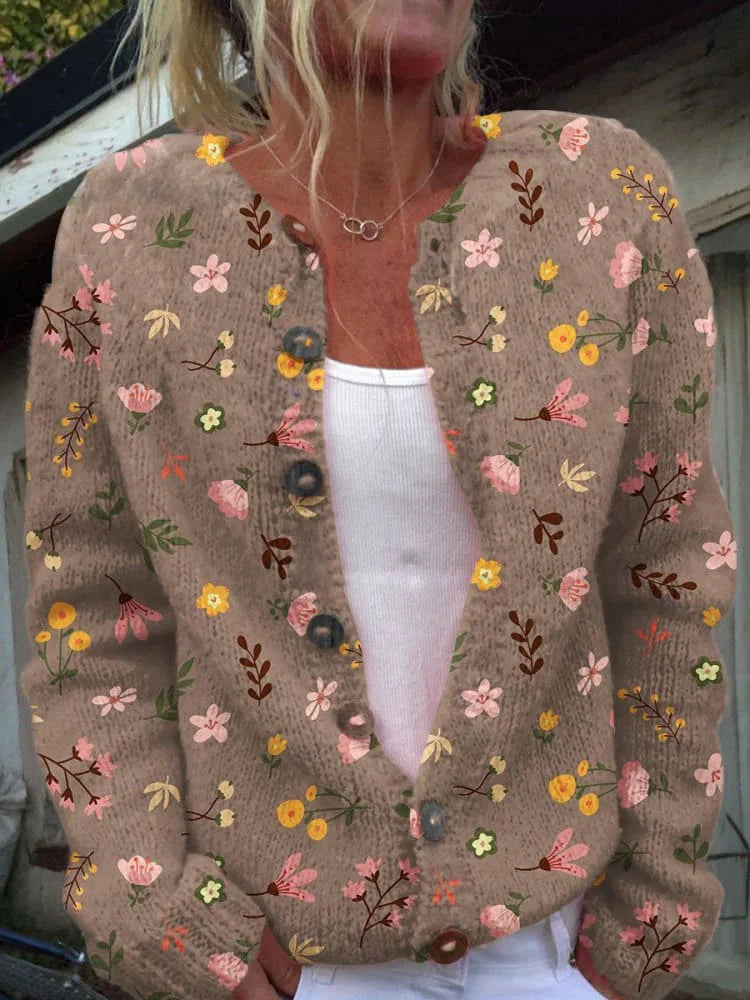 Elegante knoopdetails op deze gebloemde dames cardigan. Stijlvolle multikleurige bloemenprint, comfortabel en modieus.