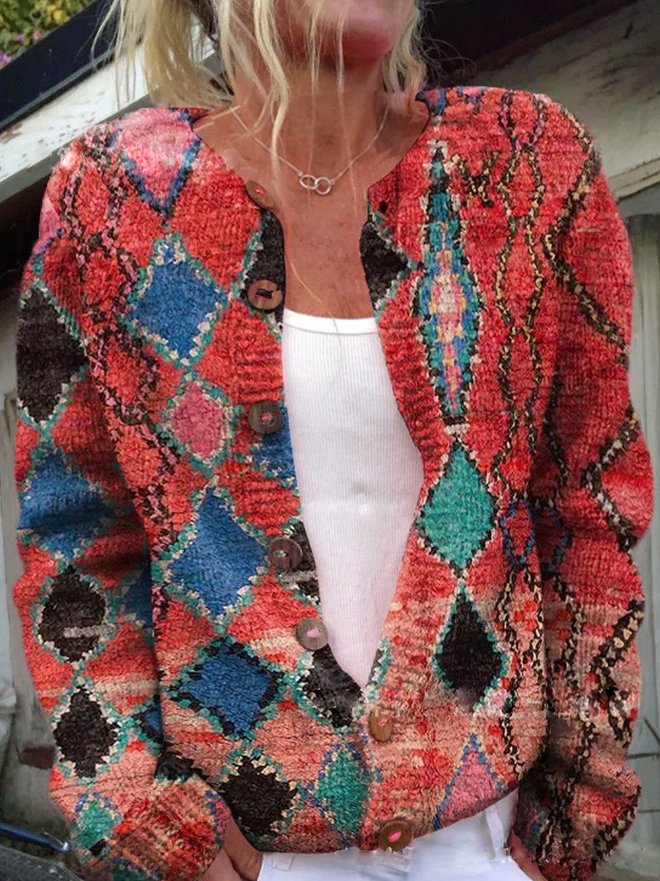 Veelzijdige gebloemde dames cardigan: casual of elegant. Modieuze trui met bloemenprint en knoopjes, ideaal voor vrouwenmode.
