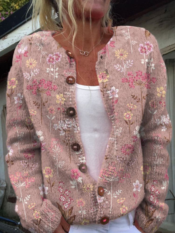 Nieuwe dames gebloemde cardigan, trendy bloemenprint en knoopdetails. Comfortabele, stijlvolle multikleurige trui voor vrouwen.
