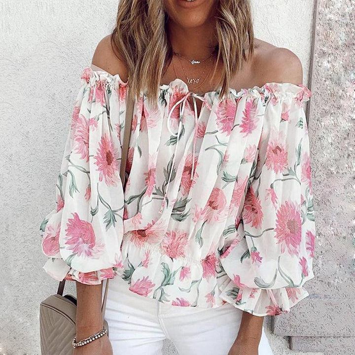 Chiffon damesblouse met bloemenprint en comfortabele driekwart ruchesmouwen.