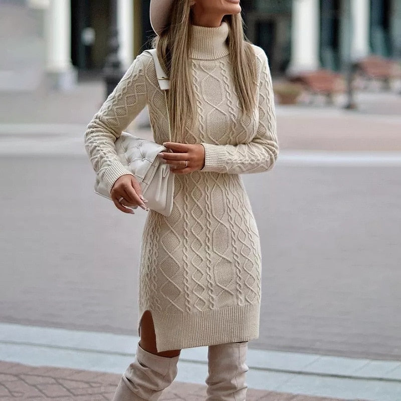 Elegante gebreide winterjurk met lange mouw en coltrui. Veelzijdige en comfortabele damesmode voor koud weer.