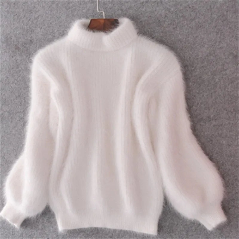 Zachte angora gebreide damestrui met ronde hals, perfect voor een casual, warme look.