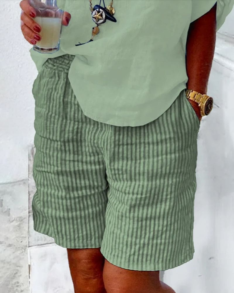 Trendy gestreepte dames mode shorts, perfect voor een modieuze zomerse look.