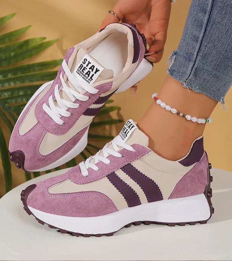 Dames gestreepte platform sneakers: trendy modeschoenen met vetersluiting, ideaal voor stijl en comfort.