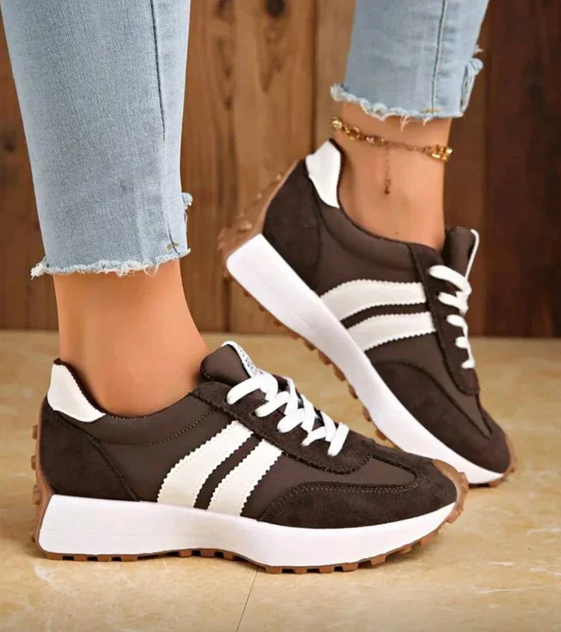 Moderne gestreepte platform sneakers voor dames, comfortabel en trendy voor elke dag.