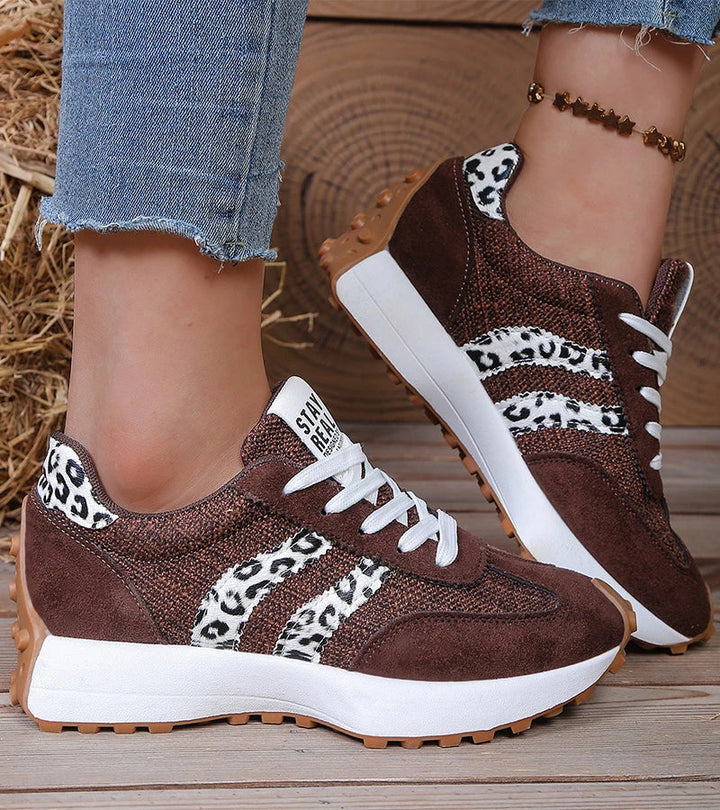 Stijlvolle dames platform sneakers met gestreept design, perfect voor een sportieve of casual look.