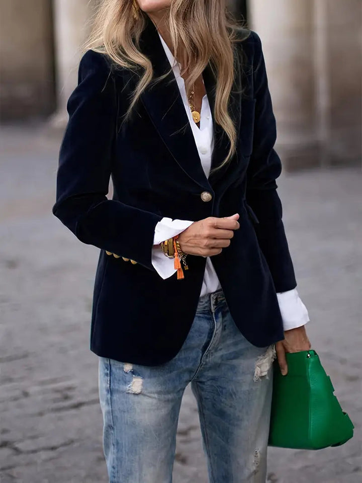 Dames getailleerde blazer, elegante pasvorm. Perfect voor zakelijke of feestelijke gelegenheden.