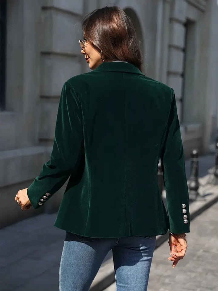 Elegante damesblazer, getailleerd voor flatterende pasvorm, tijdloos mode-item.