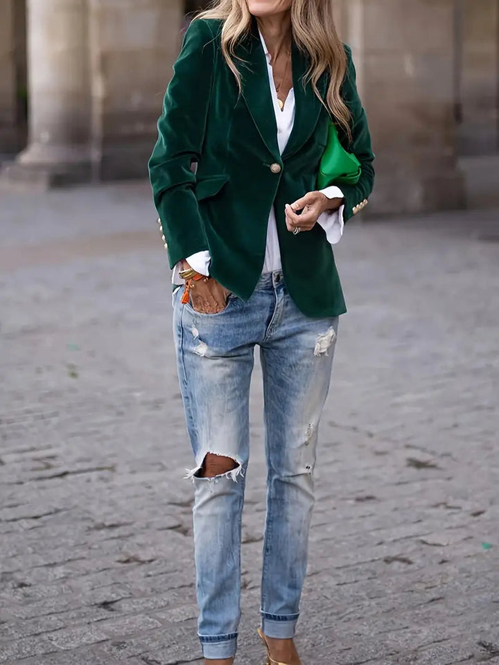 Rode damesblazer, getailleerde snit voor een elegante en zelfverzekerde uitstraling.