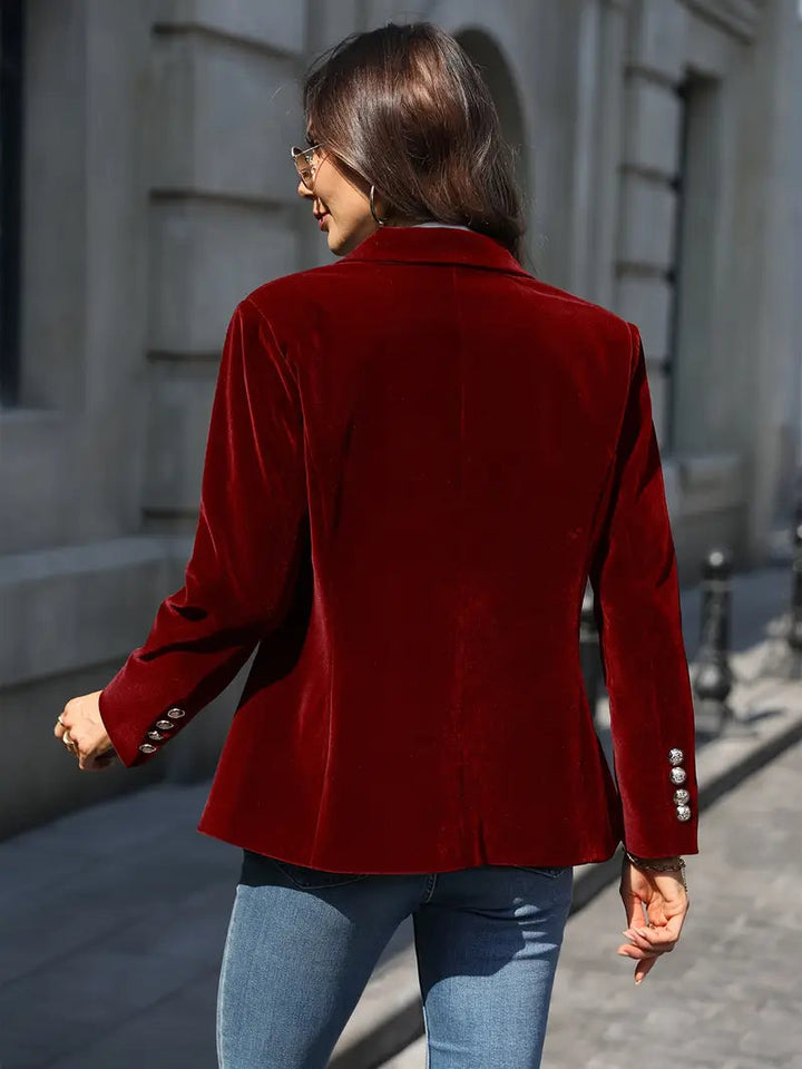 Strakke getailleerde damesblazer met elegante lijnen, geschikt voor elke look.