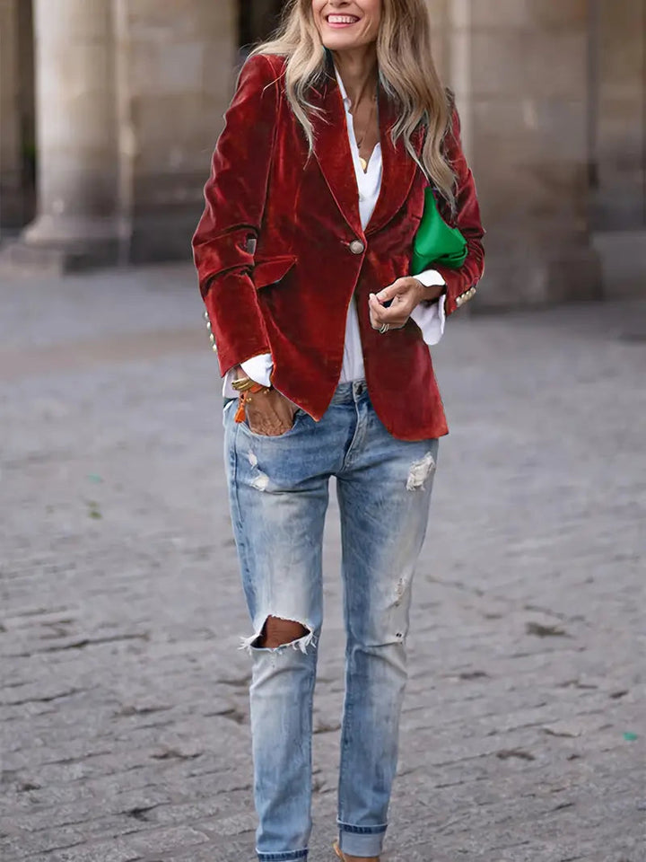 Stijlvolle getailleerde damesblazer, elegant en veelzijdig voor kantoor of feest.
