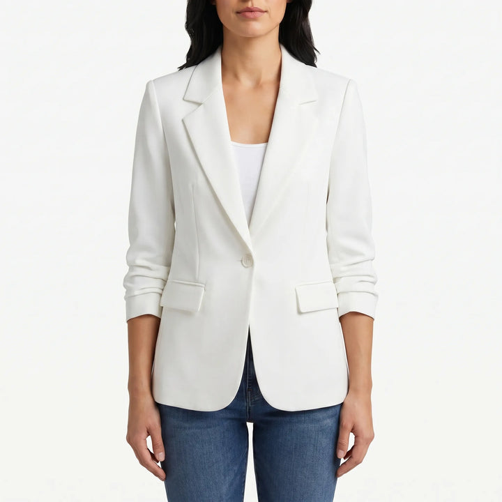 Stijlvolle getailleerde damesblazer met enkele knoop, perfect voor professionele en modieuze looks.