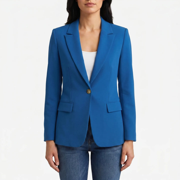 Veelzijdige damesblazer, getailleerd met enkele knoop, geschikt voor zowel zakelijke als casual chic outfits.