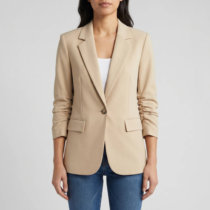 Formele en toch casual chic dames blazer met getailleerde pasvorm en enkele knoop, perfect voor het kantoor.