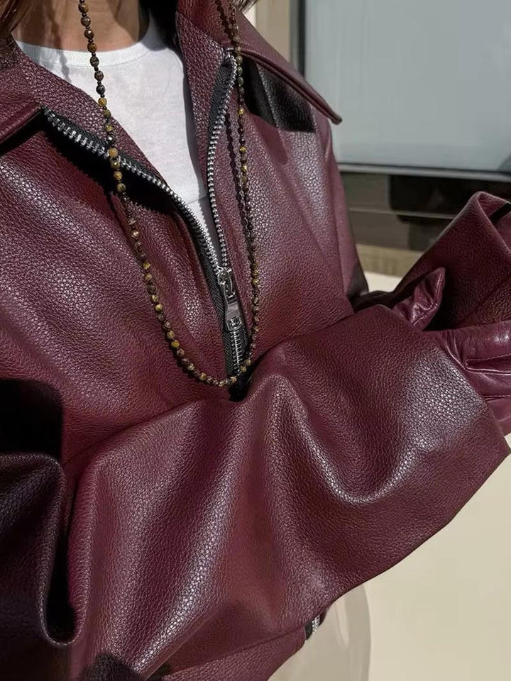 Luxe getailleerde bourgondië imitatieleer jas, damesmodel voor een chique en moderne uitstraling.