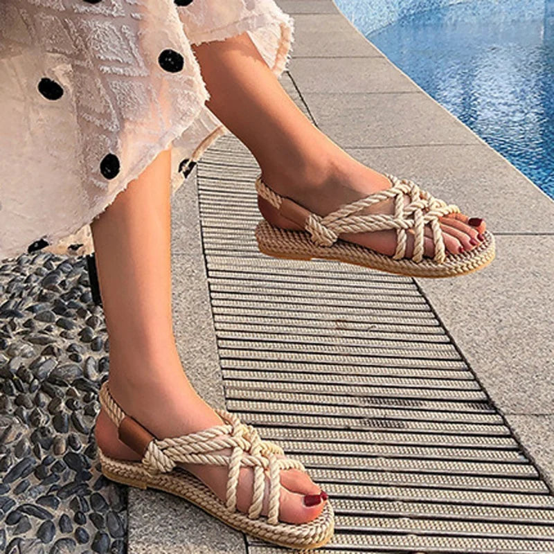 Dames gevlochten gladiatorsandalen, ideaal om te wandelen in de zomer. Stijlvolle en comfortabele casual sandalen.