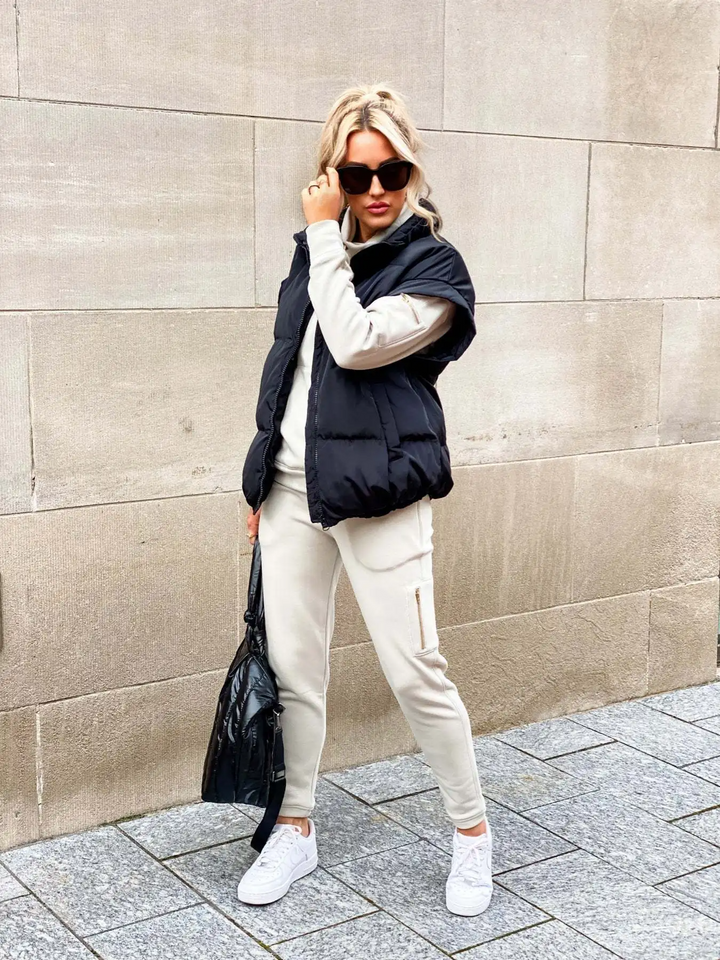 Dames gewatteerd puffer vest, mouwloos voor comfortabele herfst- en winterlagen.
