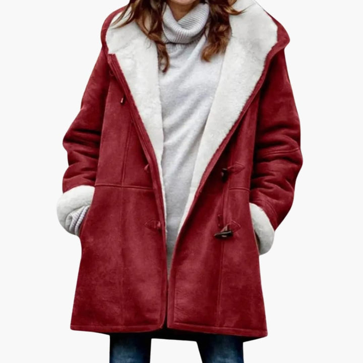 Warme gewatteerde dames winterjas met capuchon en unieke toggle sluiting. Comfortabele bovenkleding.