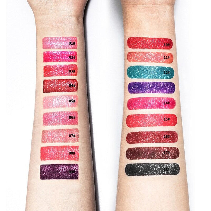 Dames lipgloss met intense glans en glitter, langhoudend en waterbestendig, verrijkt je look.
