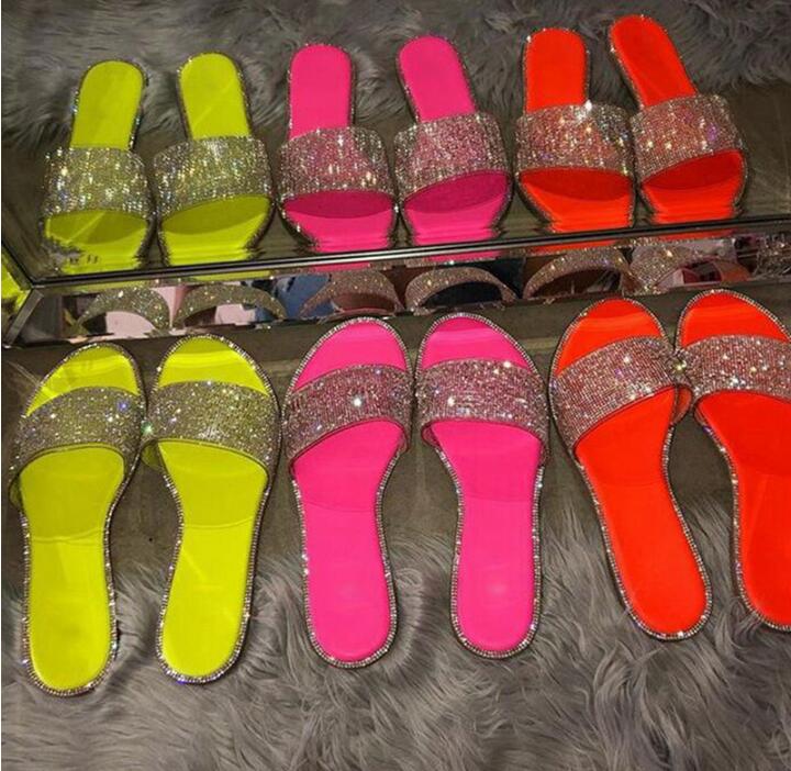 Dames glitter slippers met strass steentjes, elegant en comfortabel, perfect voor zomerse dagen.