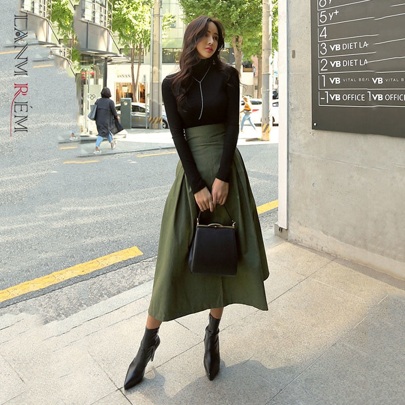 Dames halflange rok in trendy midi-lengte, perfect voor een elegante en veelzijdige outfit.