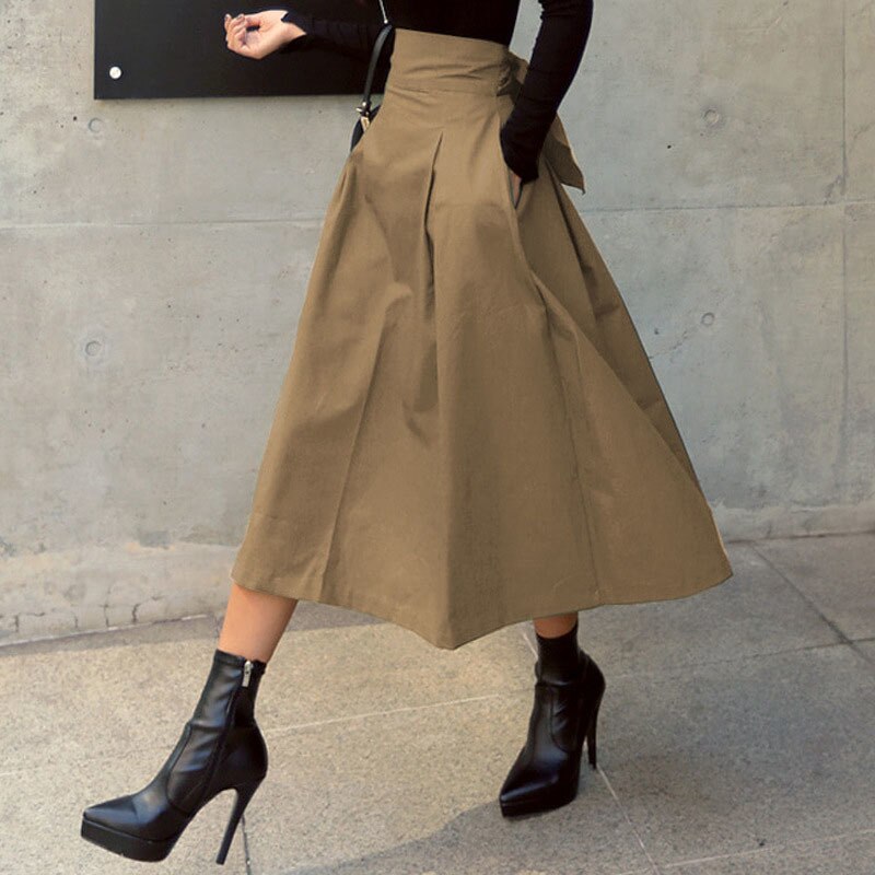 Modieuze kaki damesrok met halflange midi-lengte. Een elegante en comfortabele toevoeging aan je outfit.