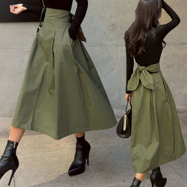 Trendy halflange damesrok in midi-lengte, beschikbaar in zwart, legergroen en kaki. Elegant en veelzijdig.