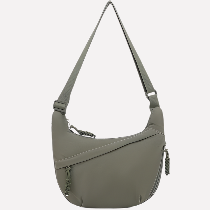 Zwarte nylon dames crossbody tas met comfortabele, verstelbare schouderband voor optimale pasvorm.