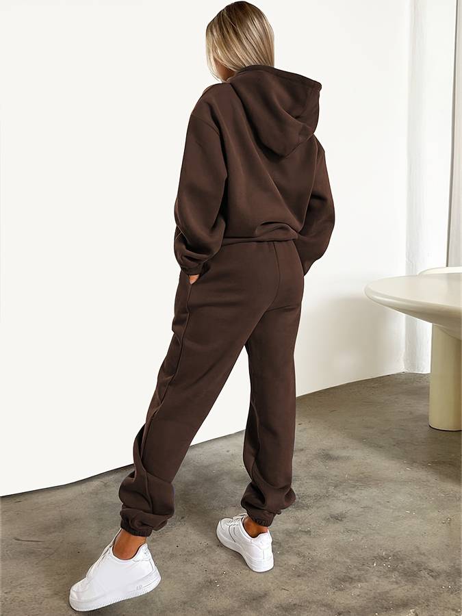 Warme dames polyester sweatpak set. Harper loungewear trui en joggingbroek voor ultiem comfort.