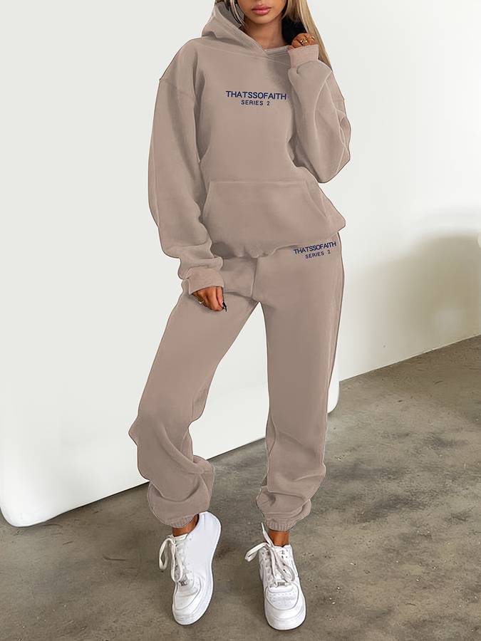 Relaxte dames loungewear set: Harper trui en joggingbroek. Ideaal voor thuis of een casual dagje uit.