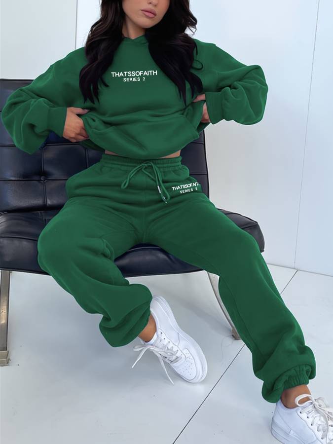 Casual Harper dames sweatpak. Zachte effen trui en comfortabele joggingbroek, ideaal als loungewear.