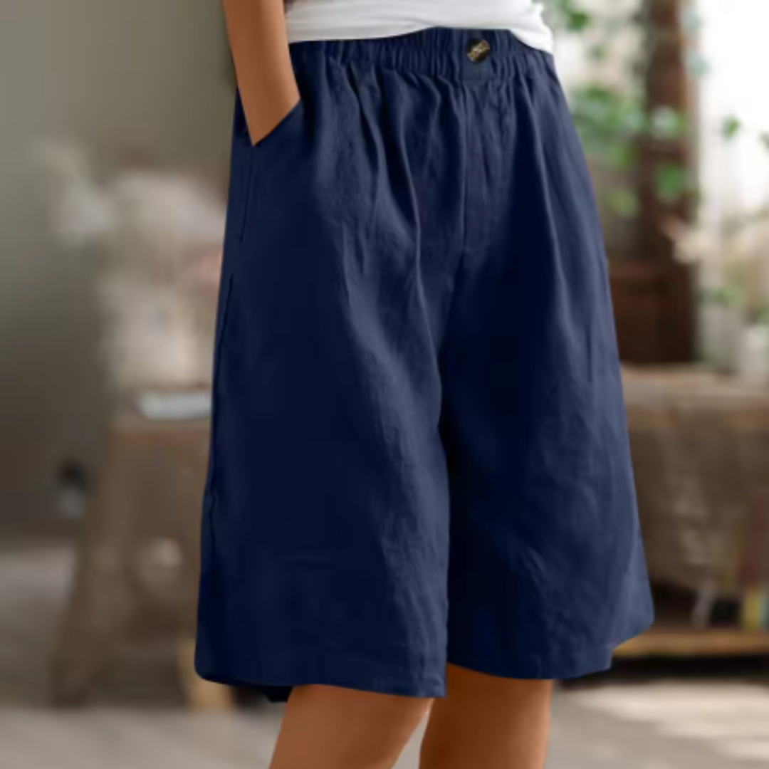 Zwarte high waist dames shorts met wijde pijpen, casual en modieus.