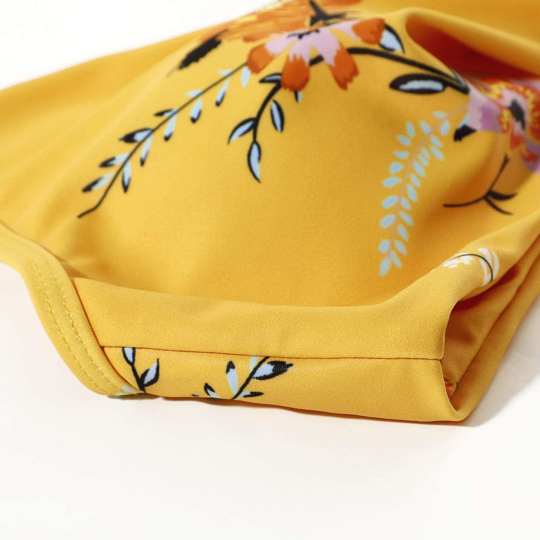 Zomerse highwaist zwemkleding voor dames, met een trendy bloemenpatroon en perfecte pasvorm.