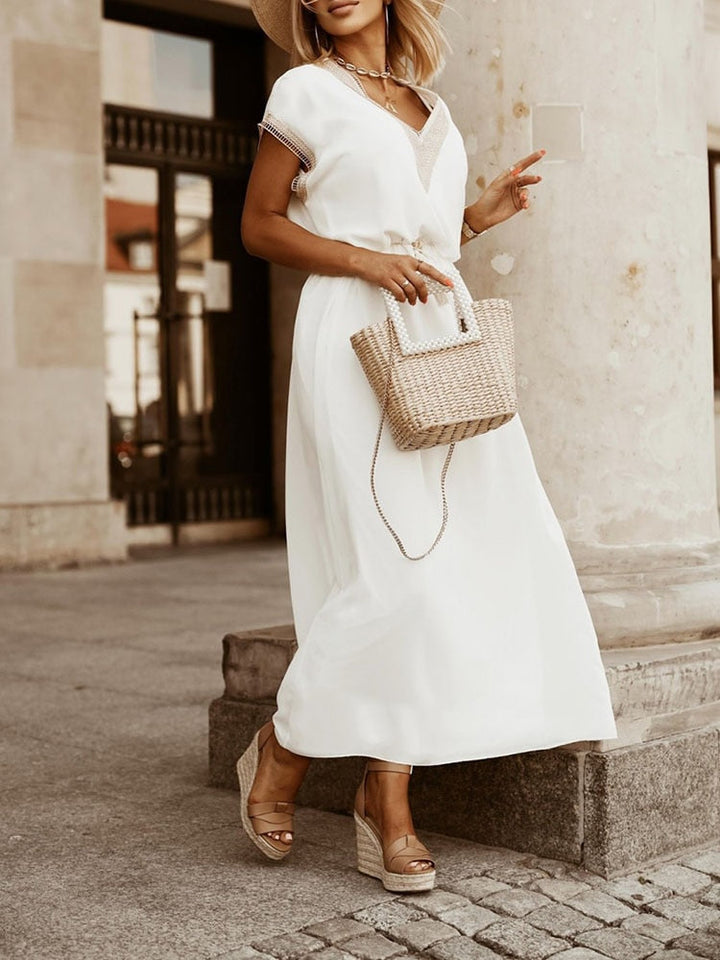 Dames zomer midi jurk met hoge taille. Luchtige stof en losse pasvorm, ideaal als casual of elegante party jurk.