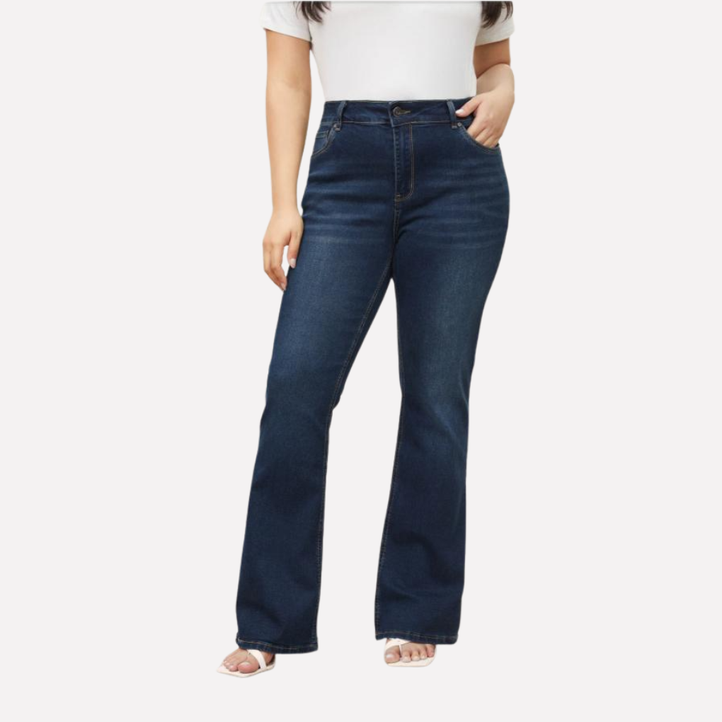 Cropped dames jeans met hoge taille. Comfortabele rechte pijp, perfect voor zomerse casual outfits.