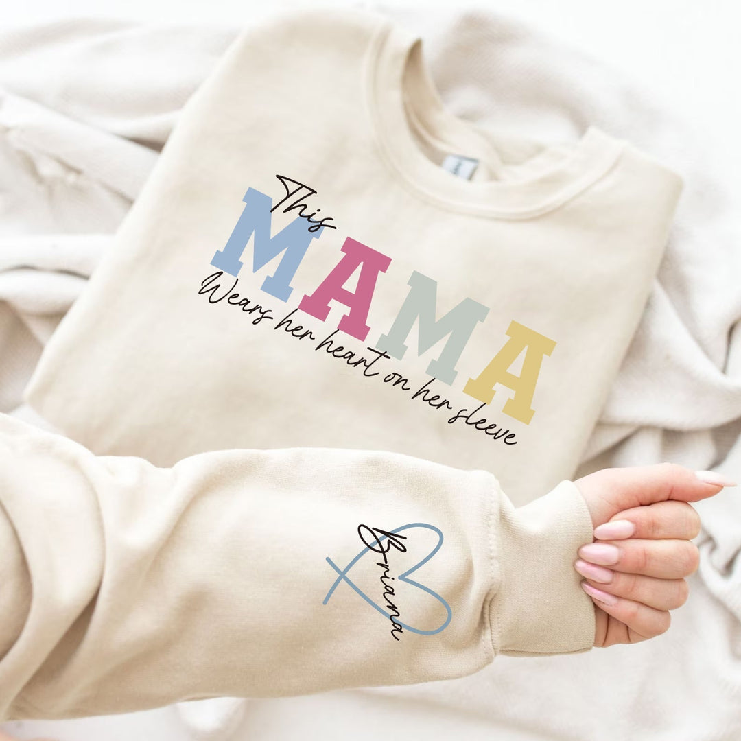 Warme dames hoodie met geborduurde familienamen, perfect gepersonaliseerd cadeau voor moeder of oma.