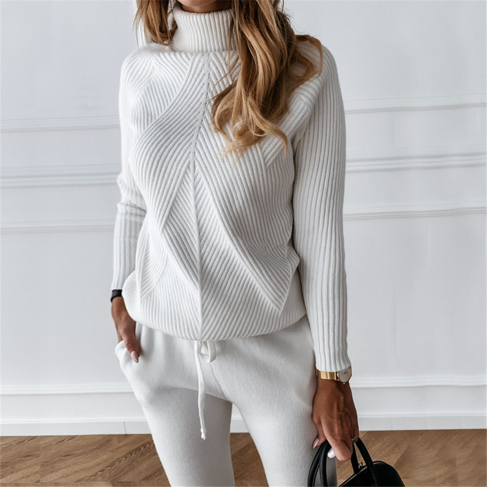 Modieuze loungewear set voor dames: grijs huispak met lange mouwen en comfortabele broek.