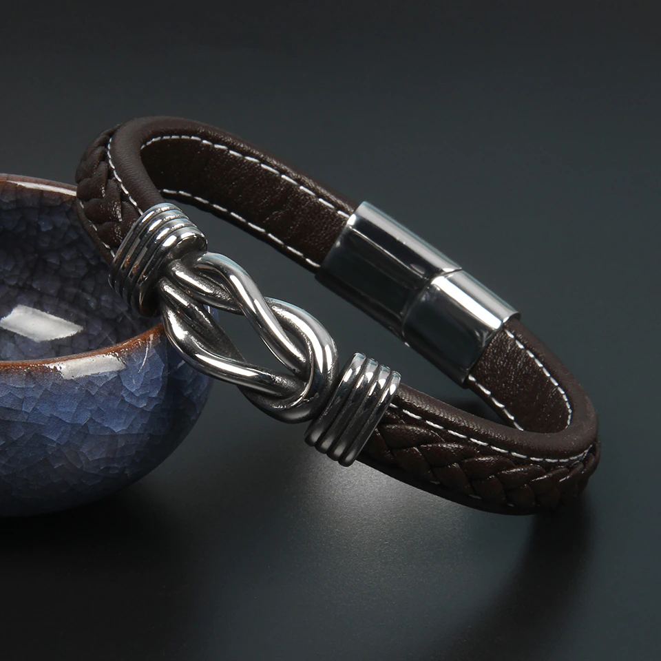 Elegante dames infinity armband van leer met knoopdetails, perfect voor elke vrouw.