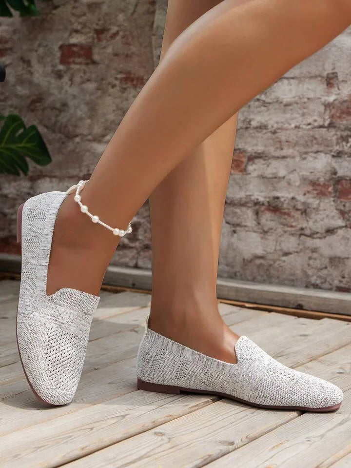 Modieuze Isabella platte schoenen voor dames, met orthopedische kenmerken en antislip zool.