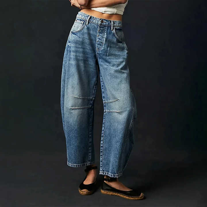 Dames denim broek met wijde pijpen, hoge taille, en relaxed fit, perfect voor een stijlvolle lente/zomer look.