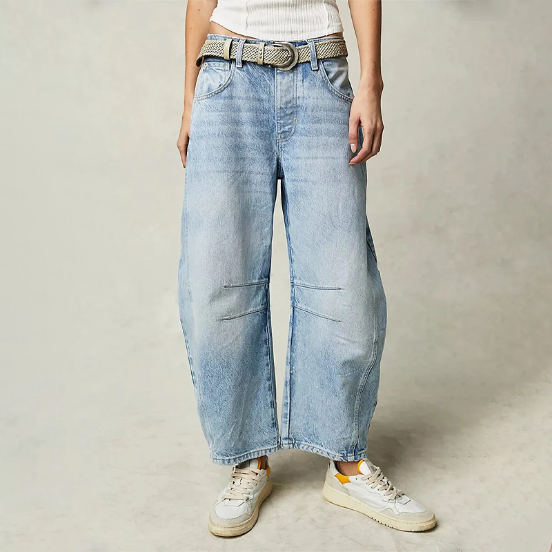 Stijlvolle dames jeans met wijde pijpen en hoge taille, comfortabele relaxed fit voor een moderne uitstraling.