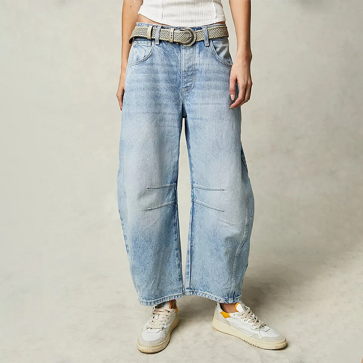 Stijlvolle dames jeans met wijde pijpen en hoge taille, comfortabele relaxed fit voor een moderne uitstraling.