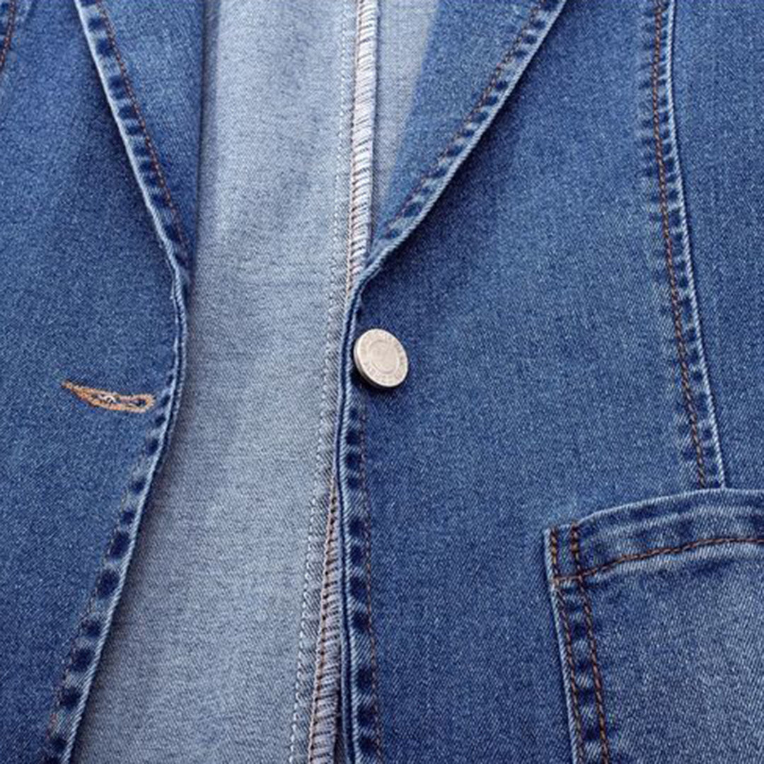 Veelzijdige dames jeansblazer Nora met trendy snit, geschikt voor elke modieuze outfit.