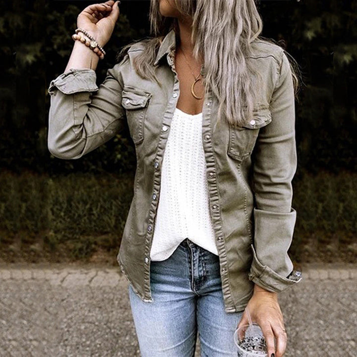 Grijs dames jeansjack Elisa, een veelzijdige en comfortabele keuze voor elke dag.