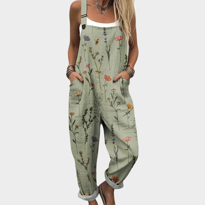 Detailopname van de groene dames jumpsuit met botanisch motief en handige zijzakken