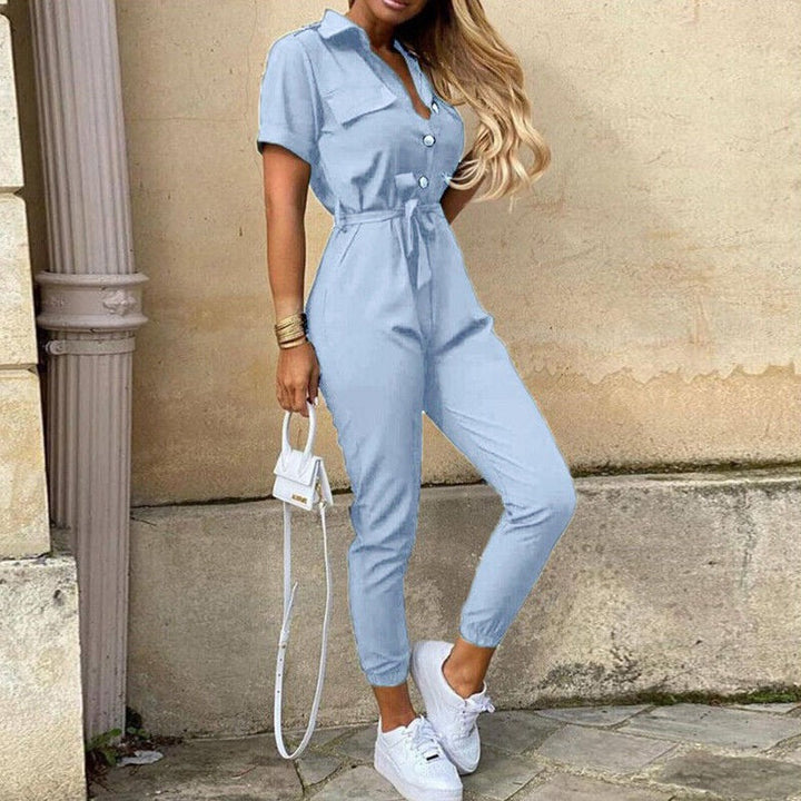Elegante dames jumpsuit met korte mouwen en taille-accentuerende riem.