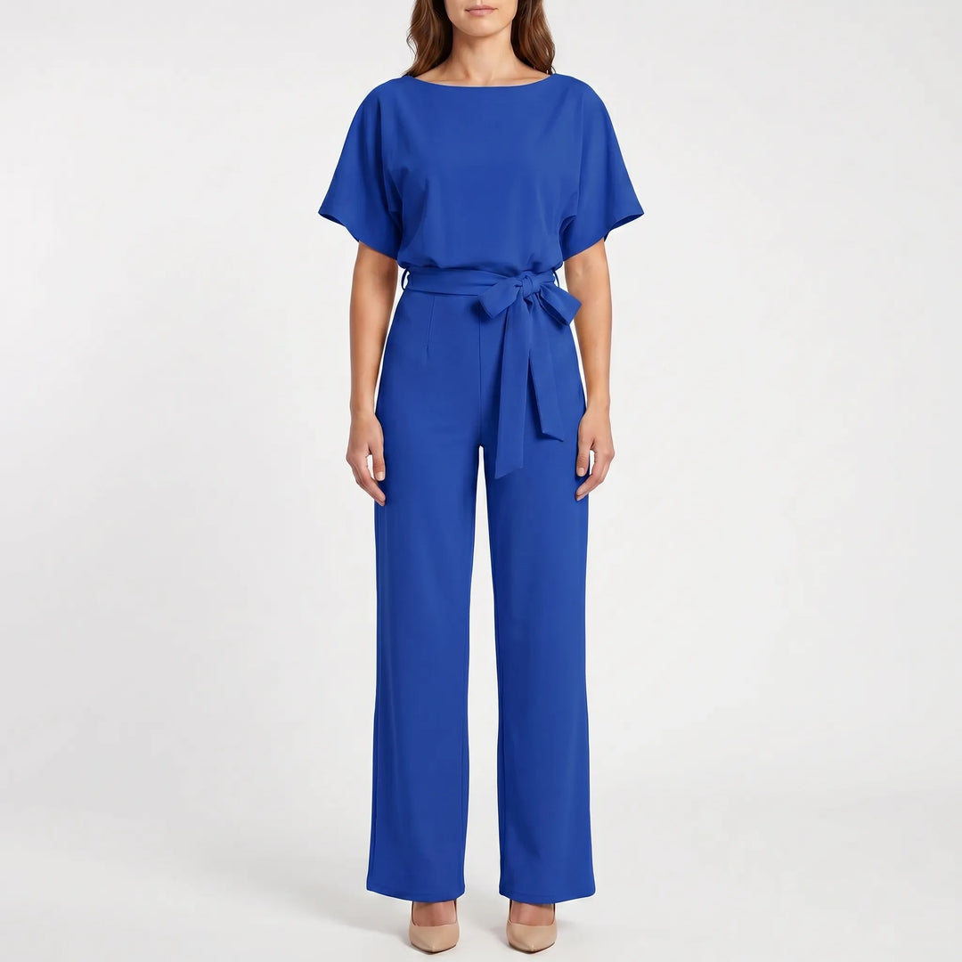 Modieuze dames jumpsuit met losse pasvorm, wijde pijpen & korte mouwen. Stijlvol, elegant & veelzijdig.