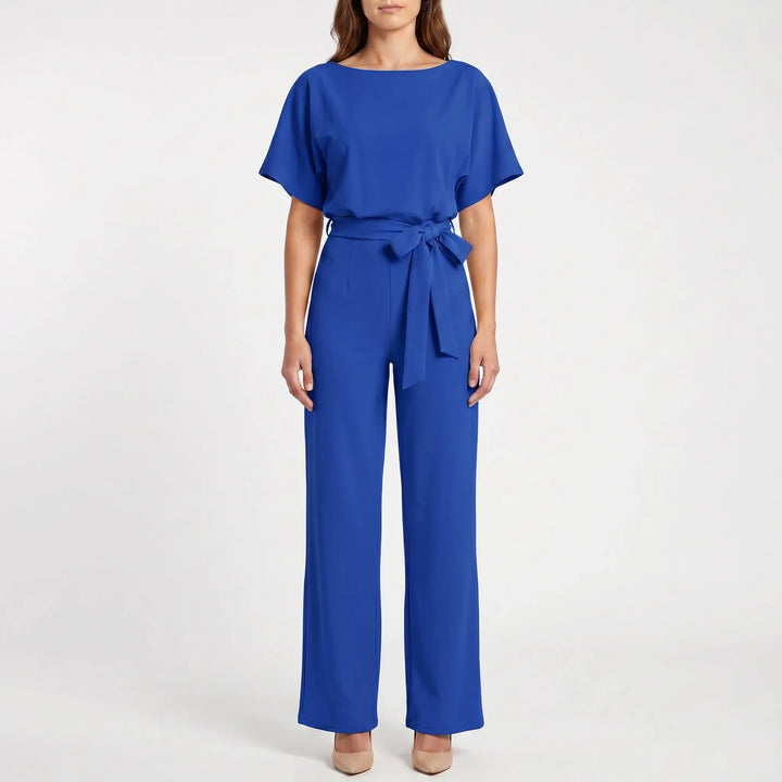 Modieuze dames jumpsuit met losse pasvorm, wijde pijpen & korte mouwen. Stijlvol, elegant & veelzijdig.